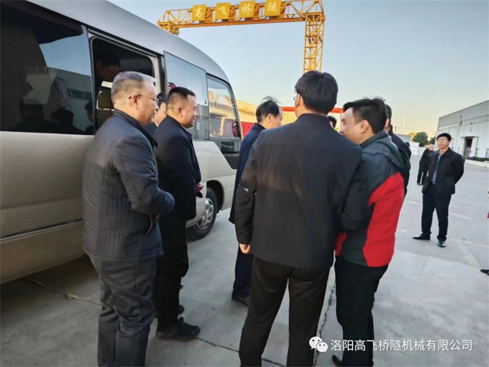 熱烈歡迎省政府參事、省工信廳原廳長李濤一行蒞臨高飛橋隧調(diào)研指導