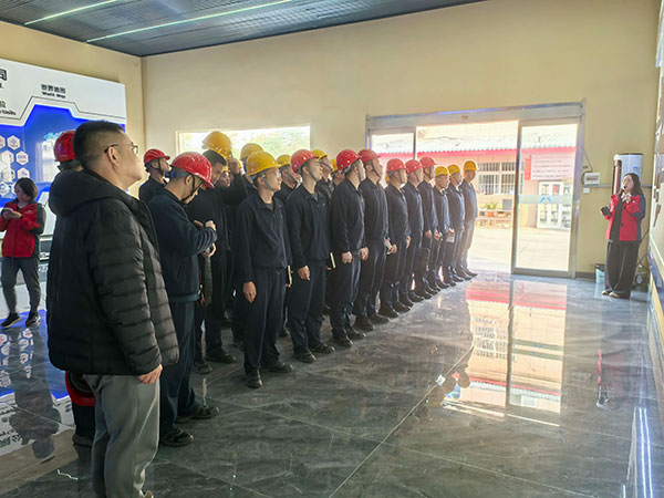 某部建筑施工單位一行走進高飛公司